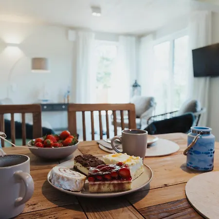 Ferienhaus Neu Rügen Resørt Großzügige, Gemütliche Doppelhaushälfte Malte Mit Terrasse